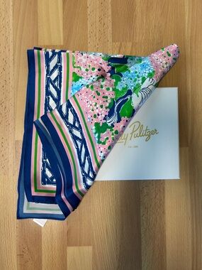 Lilly Pulitzer, Lydia the lion, NWT scarf 2026